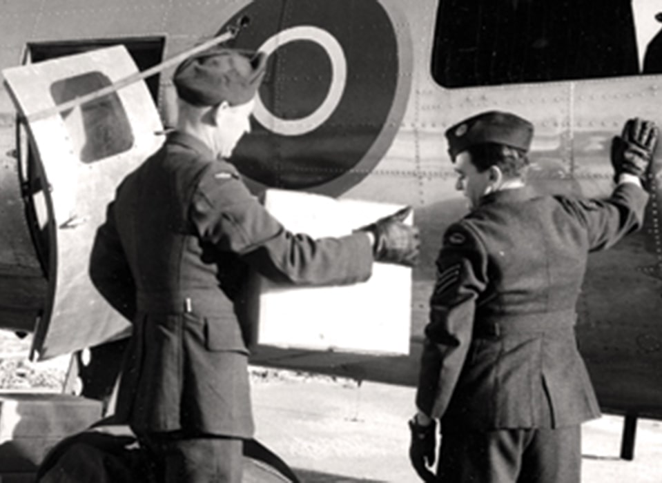 RCAF crews load penicillin into a B-17 Flying Fortress 